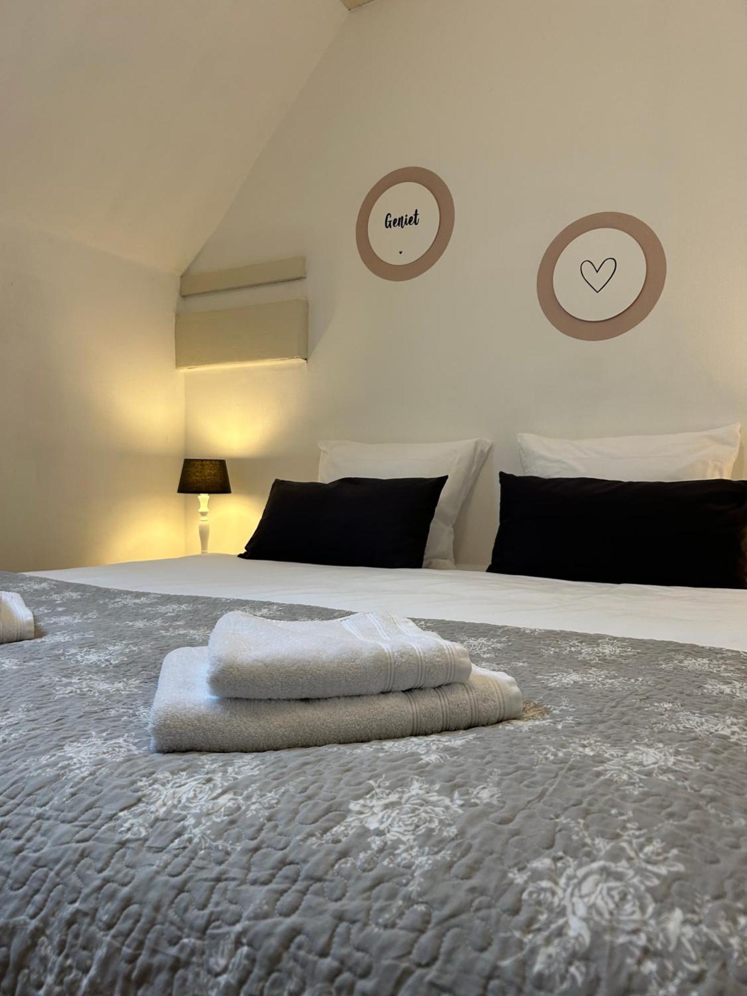 T'Hus Bed & Breakfast Katlijk Экстерьер фото