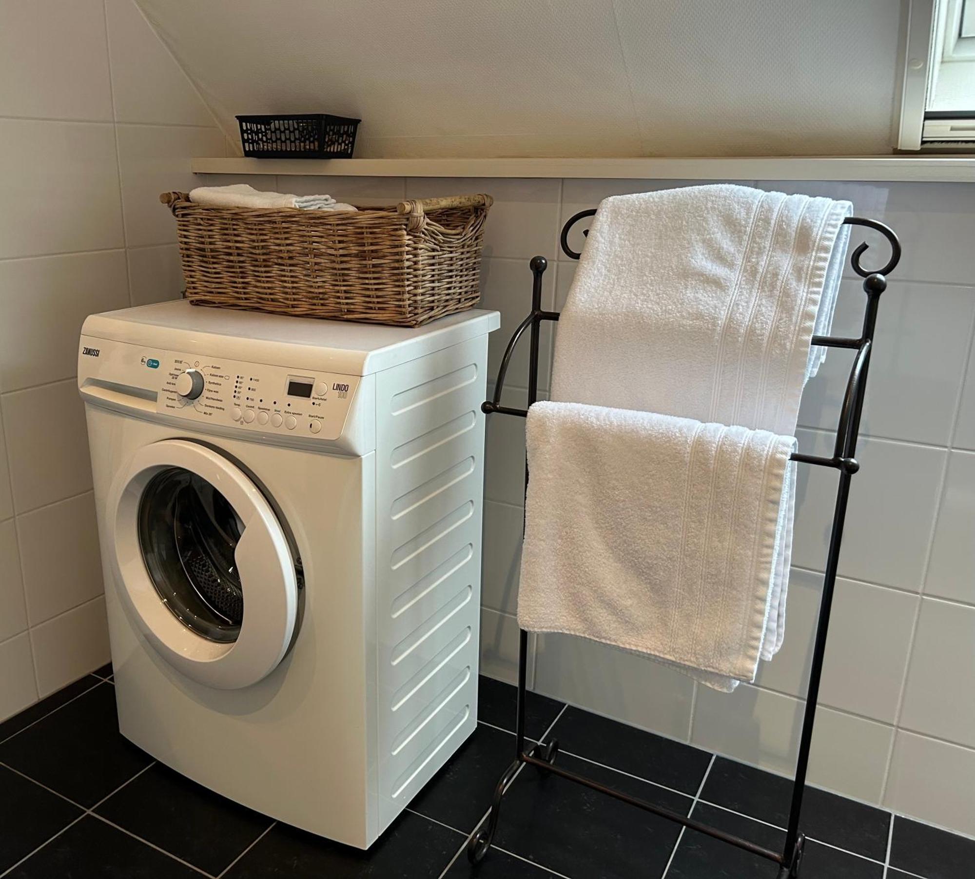T'Hus Bed & Breakfast Katlijk Экстерьер фото