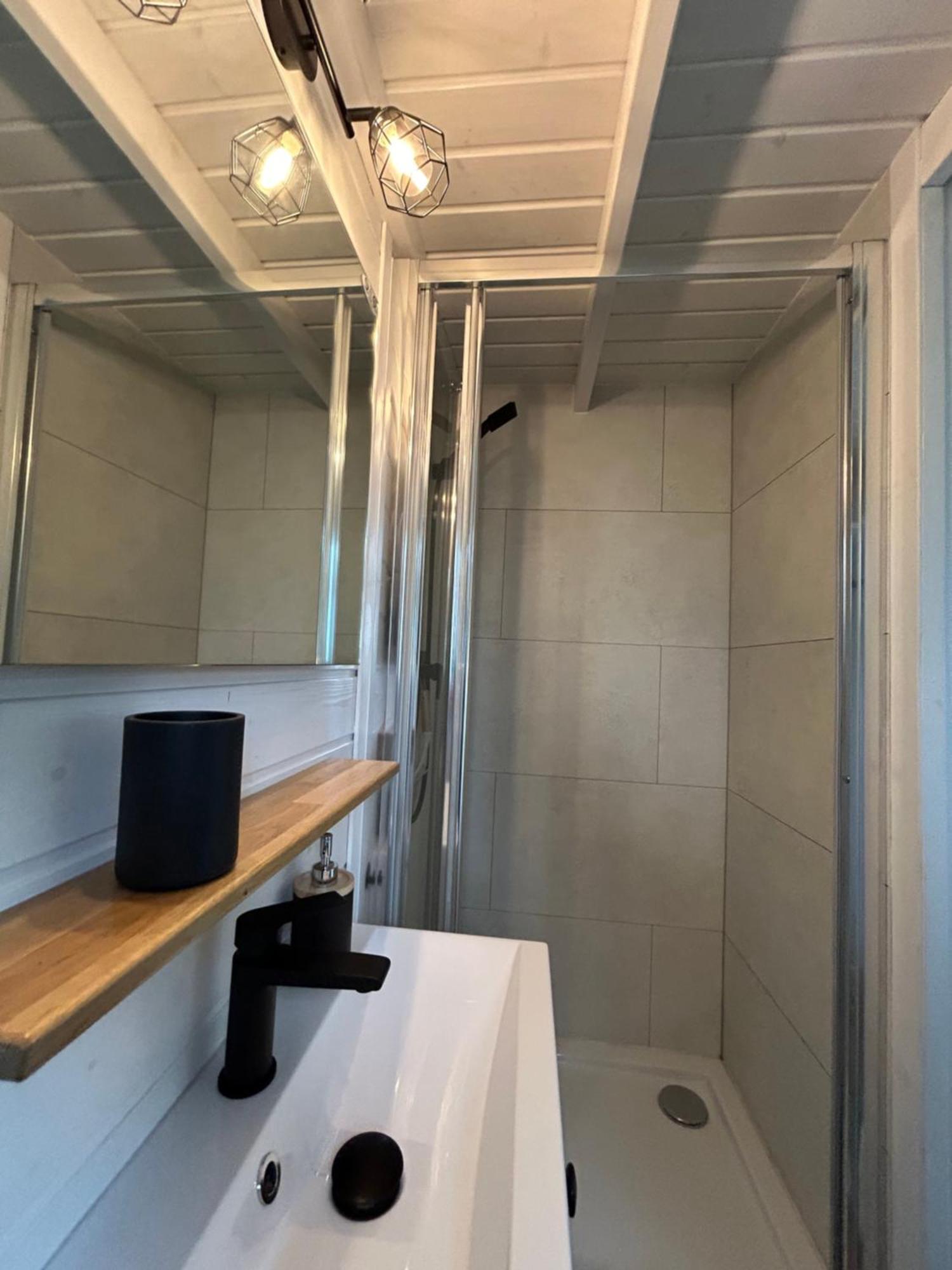 T'Hus Bed & Breakfast Katlijk Экстерьер фото